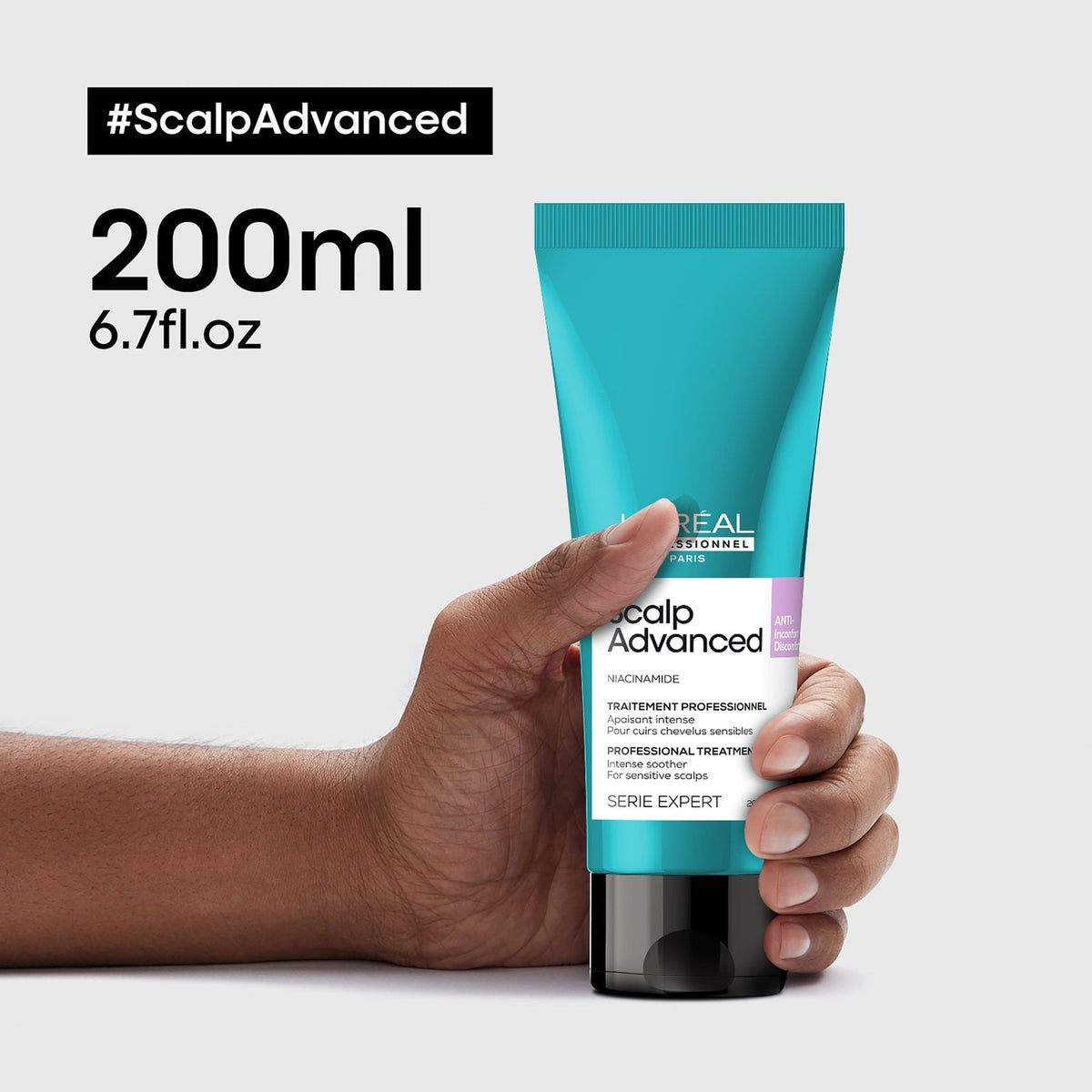 L’Oréal Professionnel SCALP ADVANCED Anti-Discomfort Treatment: 200-ml-Tube in der Hand
