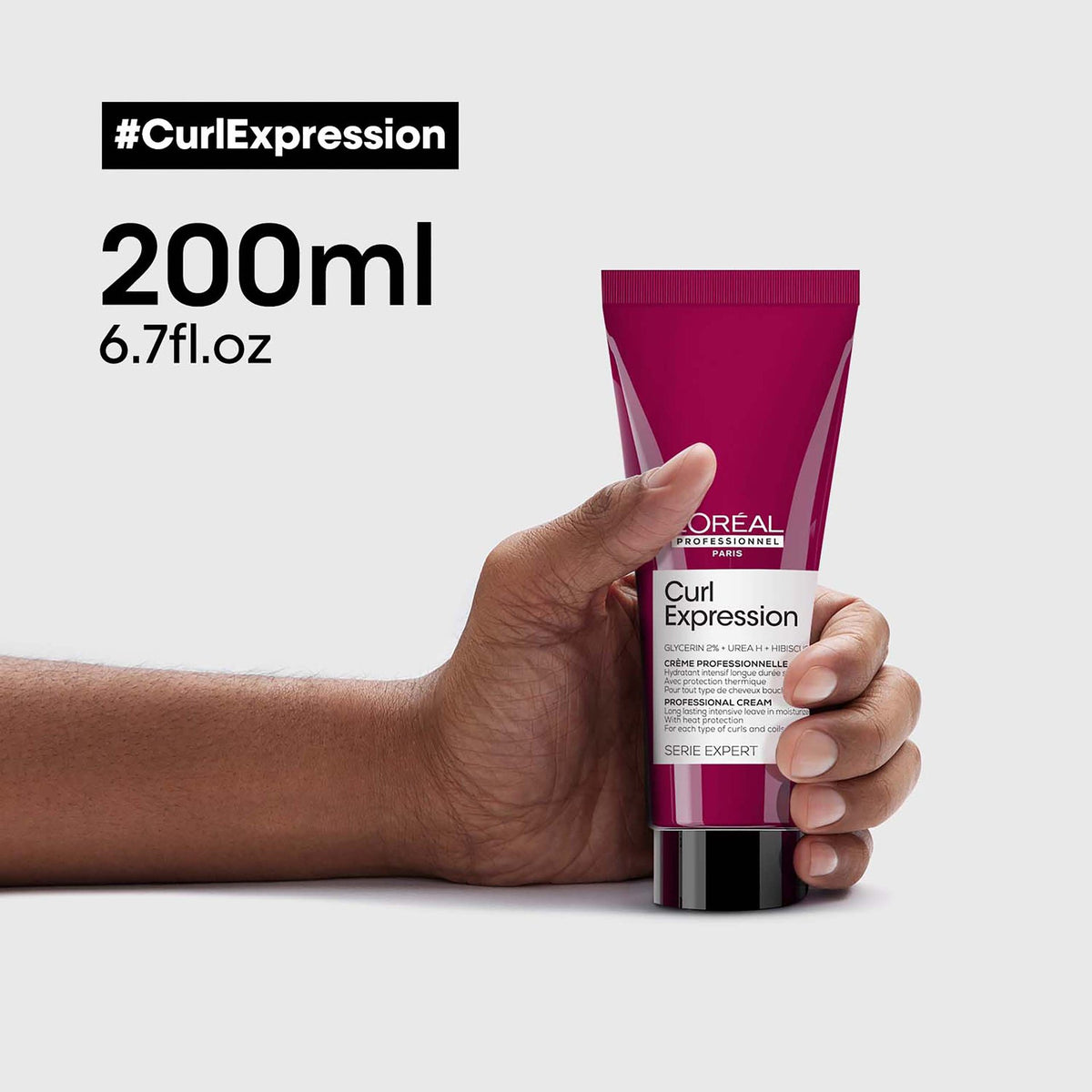 L’Oréal Professionnel CURL EXPRESSION Moisturizer: 200-ml-Tube in der Hand