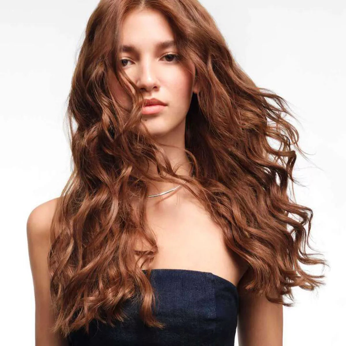 Kérastase Chroma Absolu: Herstellermotiv mit langem coloriertem Haar